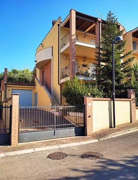 casa indipendente in vendita a Montesilvano