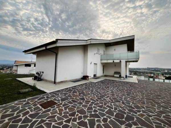 casa indipendente in vendita a Montesilvano in zona Villa Carmine