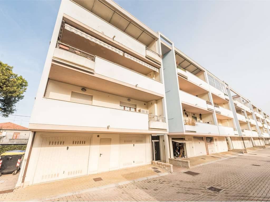 appartamento in vendita a Montesilvano in zona Villa Carmine