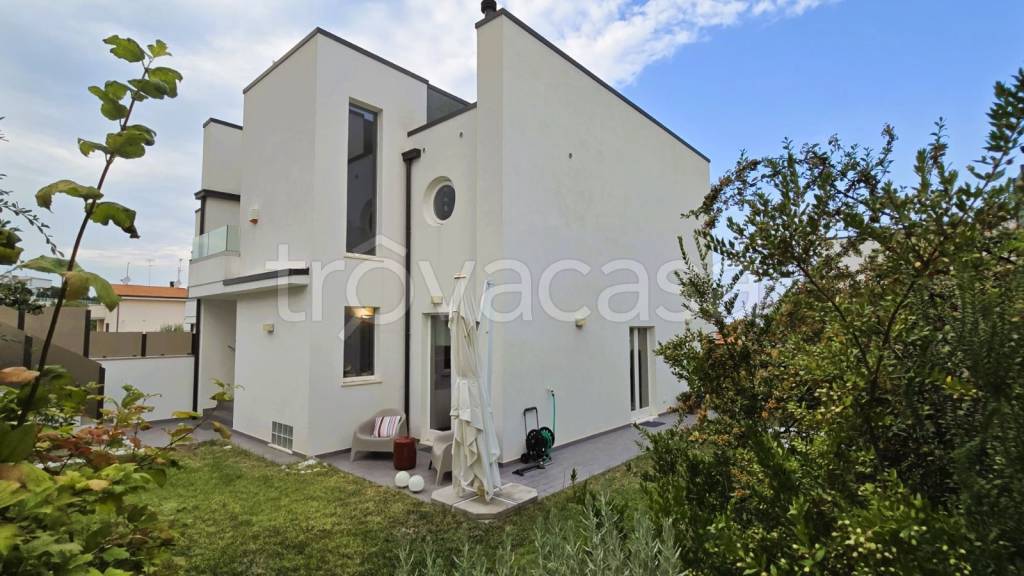 casa indipendente in vendita a Montesilvano in zona Montesilvano Colle