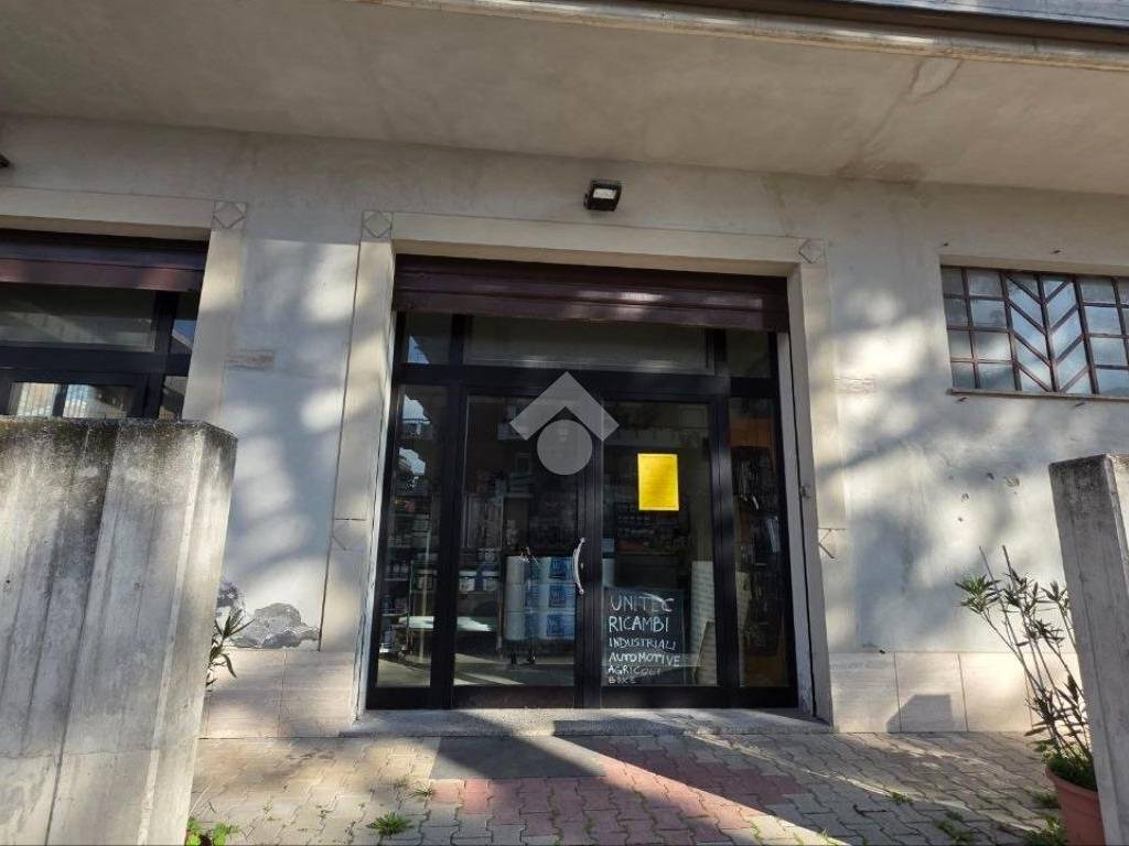 locale commerciale in vendita a Montesilvano