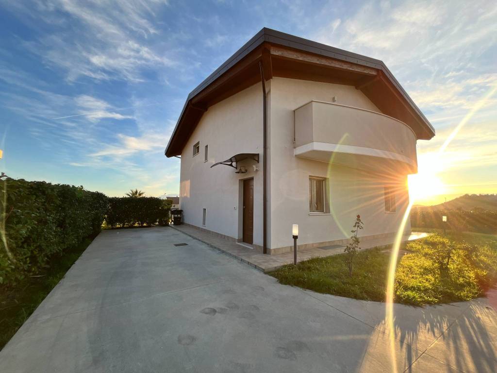casa indipendente in vendita a Montesilvano in zona Montesilvano Colle