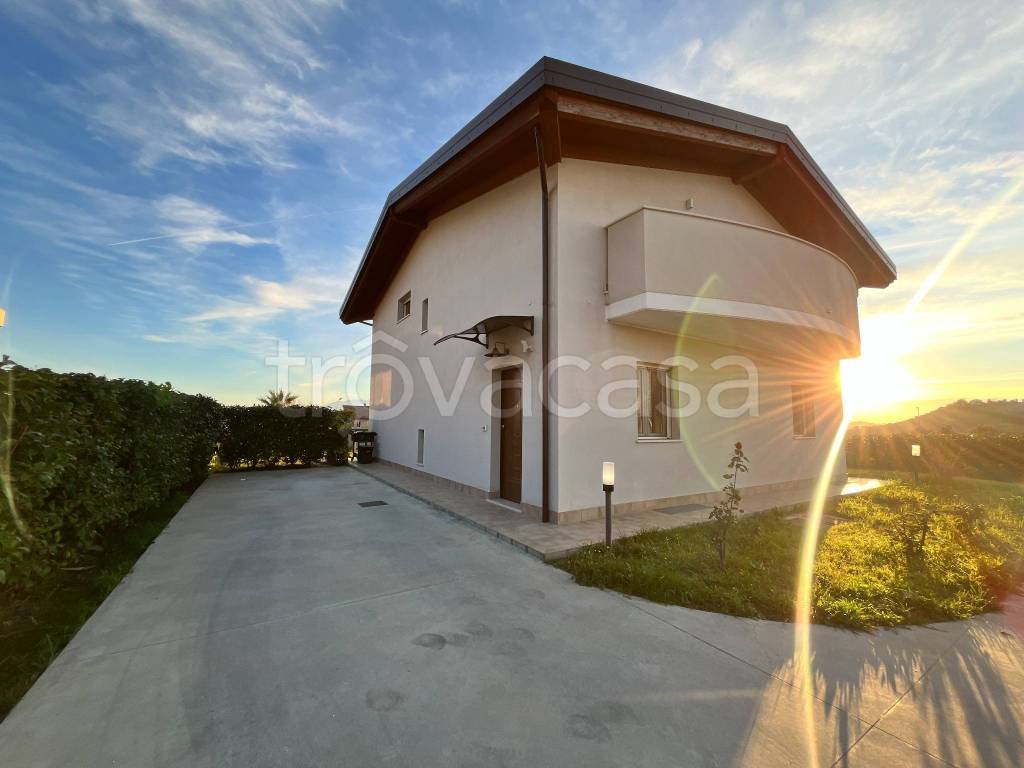 casa indipendente in vendita a Montesilvano in zona Montesilvano Colle
