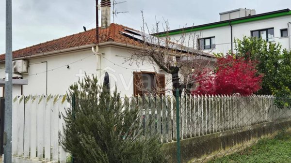 casa indipendente in vendita a Montesilvano