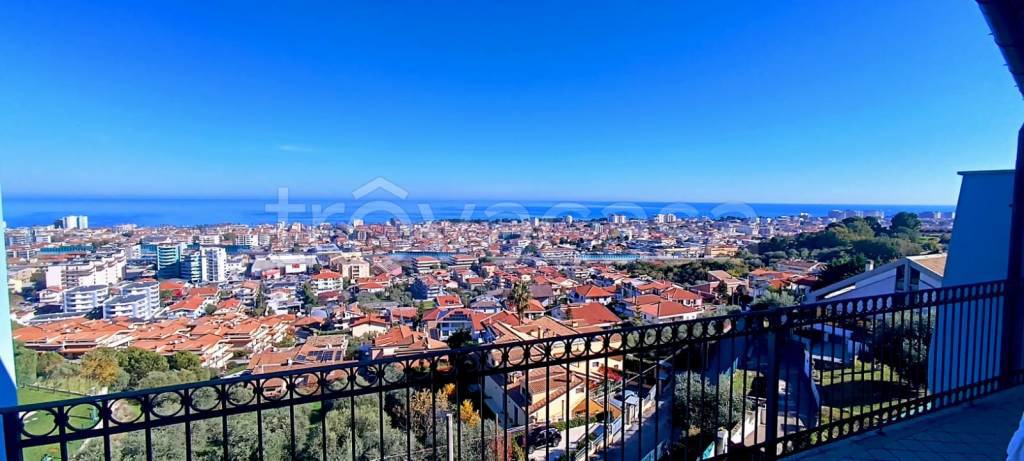 casa indipendente in vendita a Montesilvano