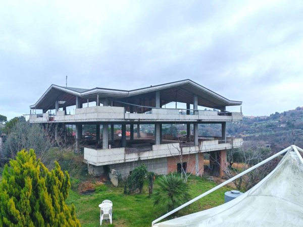 intera palazzina in vendita a Montesilvano in zona Montesilvano Colle