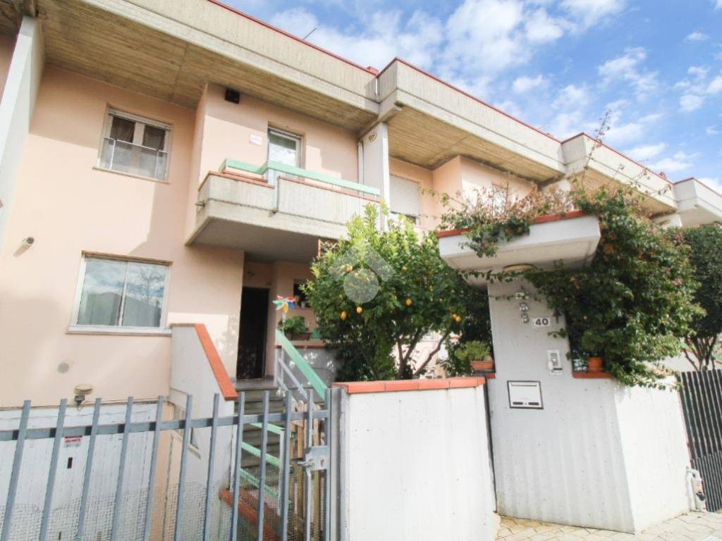 casa indipendente in vendita a Montesilvano in zona Villa Carmine