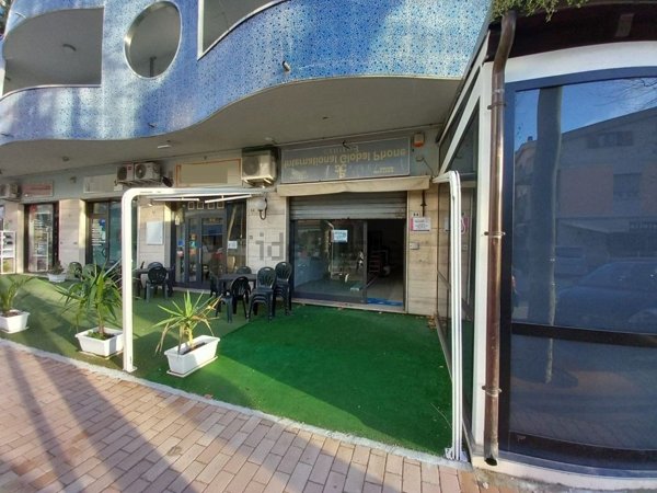 locale commerciale in vendita a Montesilvano