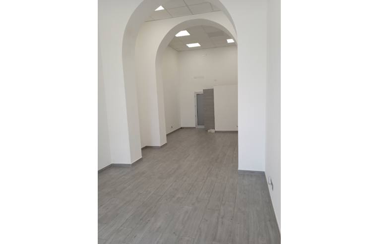 locale commerciale in vendita a Montesilvano in zona Montesilvano Colle