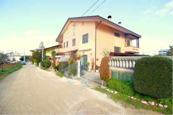 casa indipendente in vendita a Montesilvano in zona Villa Carmine