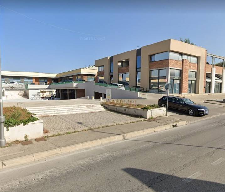 locale commerciale in vendita a Montesilvano