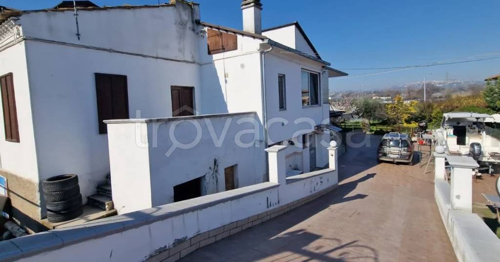 casa indipendente in vendita a Montesilvano in zona Villa Carmine