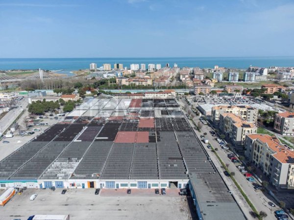 locale commerciale in vendita a Montesilvano