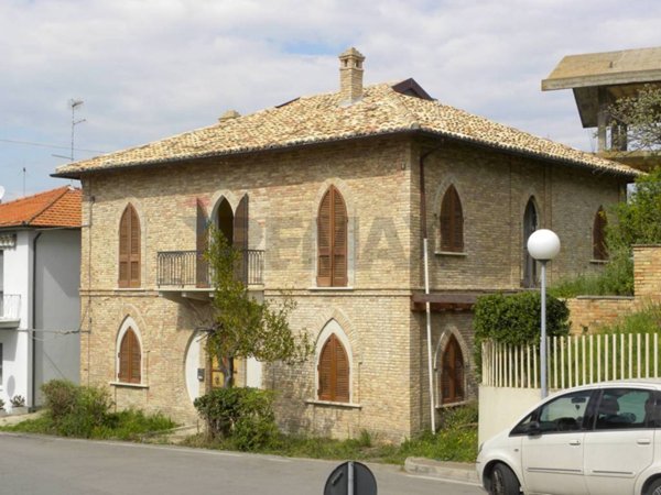 casa indipendente in vendita a Montesilvano in zona Montesilvano Colle