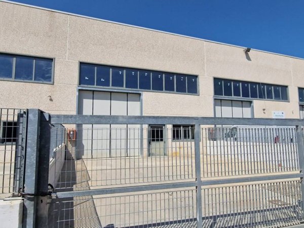 locale commerciale in vendita a Montesilvano in zona Villa Carmine