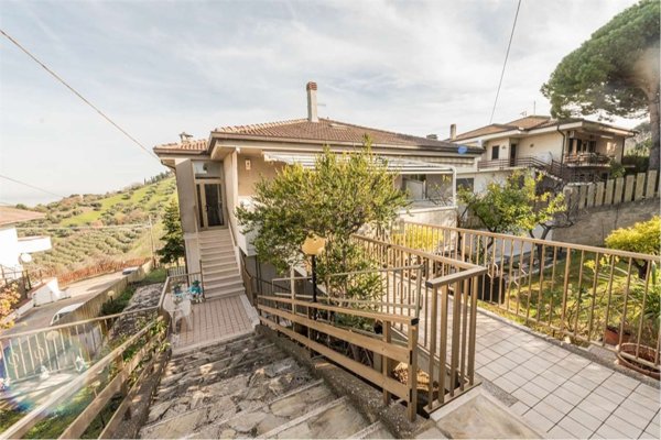 casa indipendente in vendita a Montesilvano