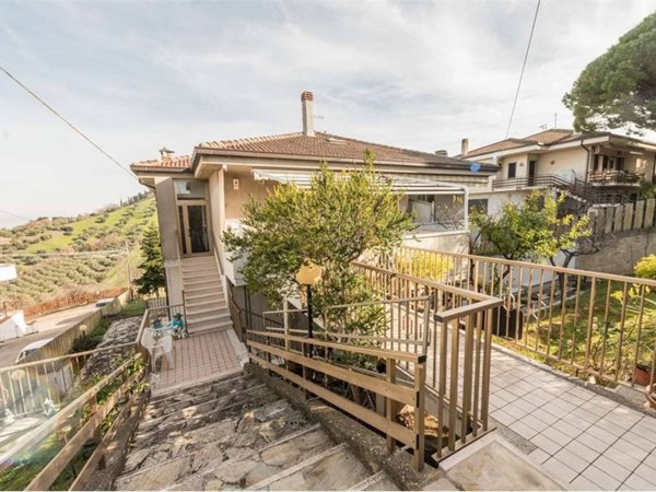 casa indipendente in vendita a Montesilvano