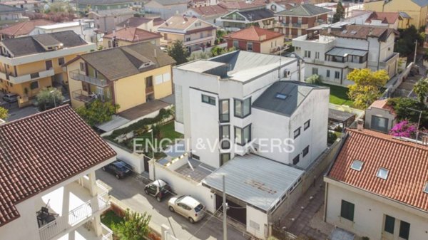 casa indipendente in vendita a Montesilvano in zona Montesilvano Marina