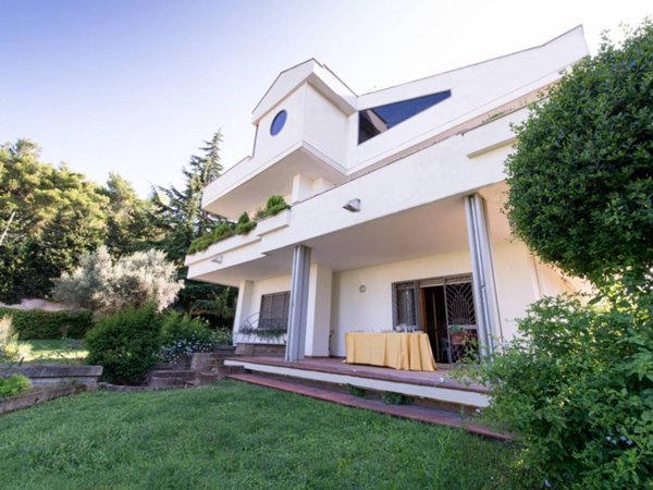 casa indipendente in vendita a Montesilvano in zona Montesilvano Colle