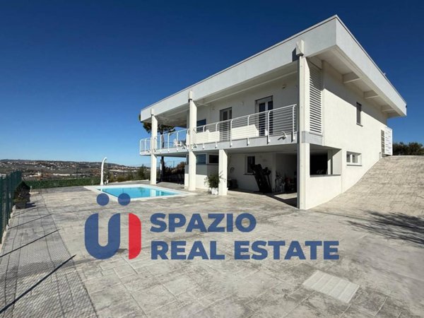 casa indipendente in vendita a Montesilvano in zona Montesilvano Colle