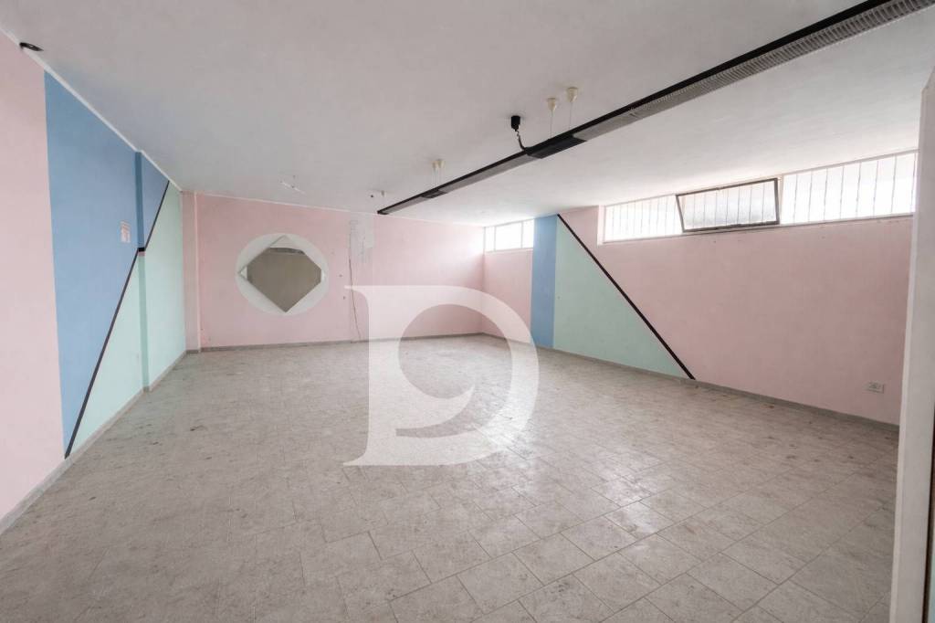 negozio in vendita a Montesilvano