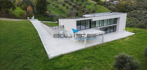 casa indipendente in vendita a Montesilvano