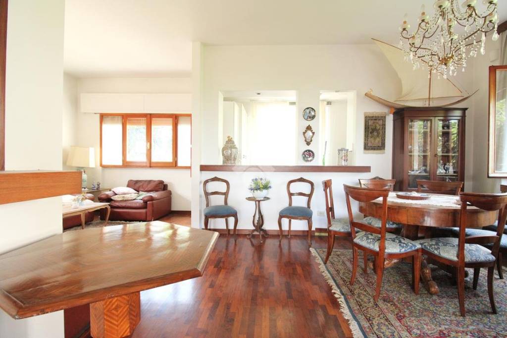 casa indipendente in vendita a Montesilvano in zona Montesilvano Colle