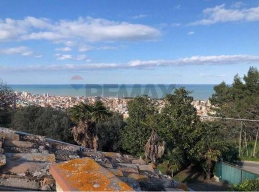 casa indipendente in vendita a Montesilvano in zona Montesilvano Colle