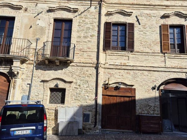 negozio in vendita a Montesilvano in zona Montesilvano Colle