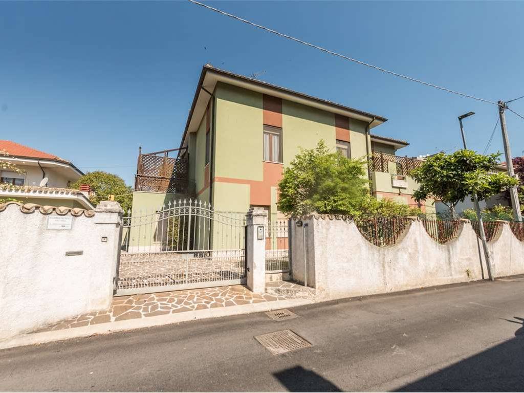 casa indipendente in vendita a Montesilvano