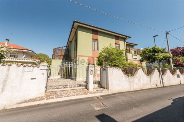 casa indipendente in vendita a Montesilvano