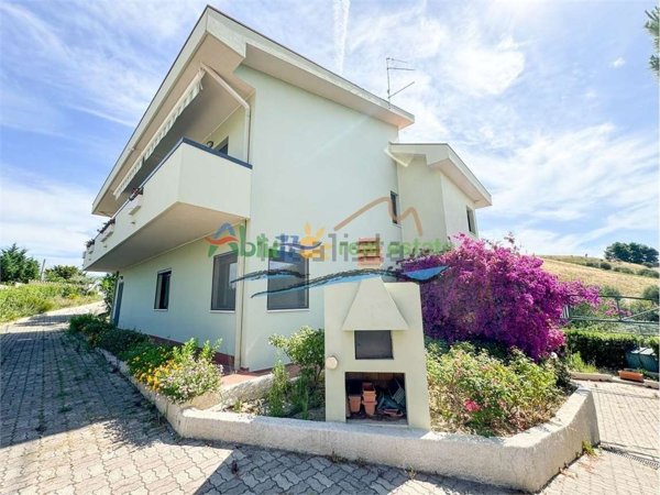 casa indipendente in vendita a Montesilvano