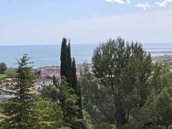 terreno edificabile in vendita a Montesilvano in zona Montesilvano Colle