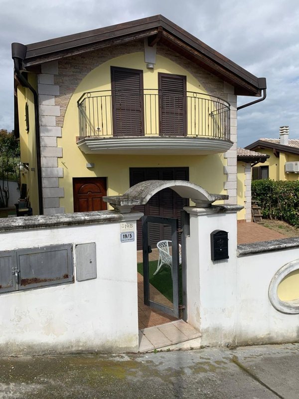 casa indipendente in vendita a Montesilvano