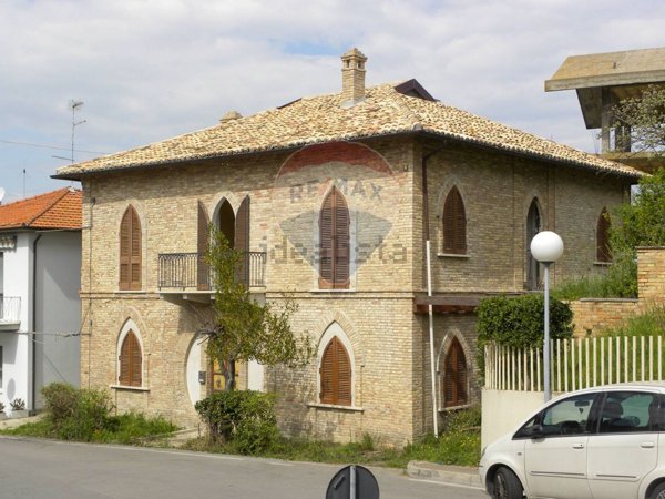 casa indipendente in vendita a Montesilvano in zona Montesilvano Colle