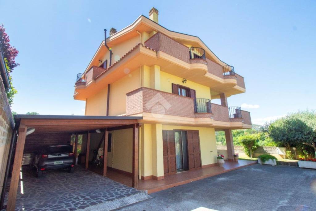 casa indipendente in vendita a Montesilvano