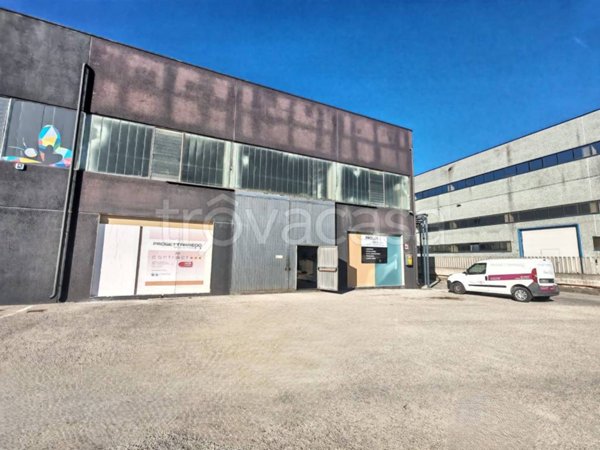 locale commerciale in vendita a Montesilvano