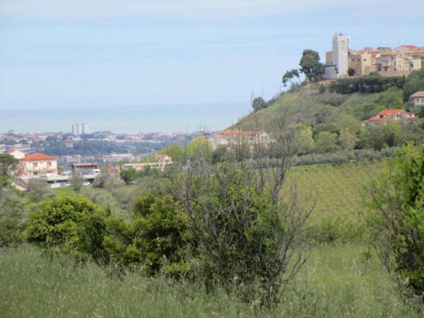terreno edificabile in vendita a Montesilvano in zona Montesilvano Colle