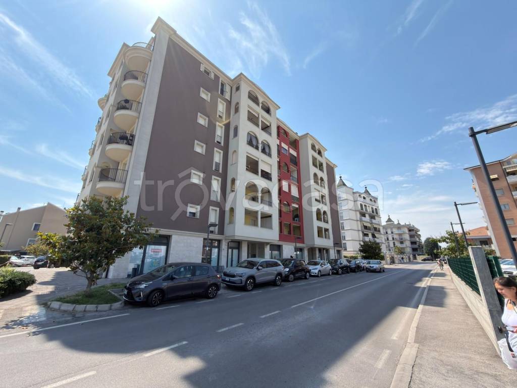appartamento in vendita a Montesilvano in zona Villa Carmine
