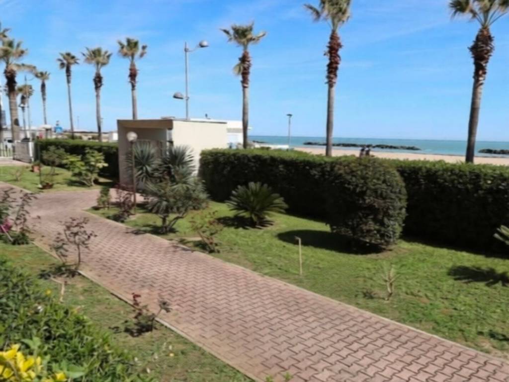 appartamento in vendita a Montesilvano in zona Villa Carmine