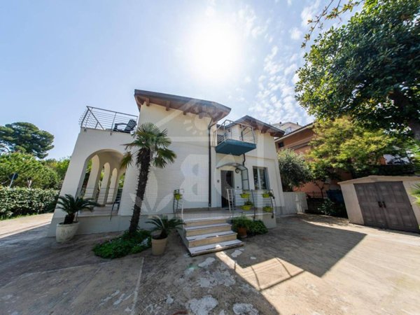 casa indipendente in vendita a Montesilvano