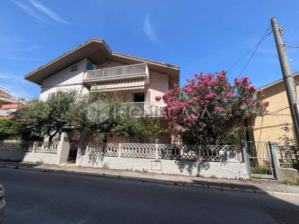casa indipendente in vendita a Montesilvano