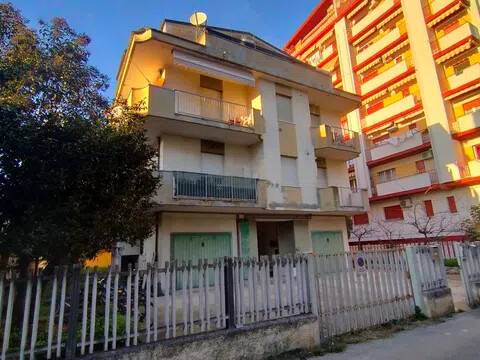 intera palazzina in vendita a Montesilvano