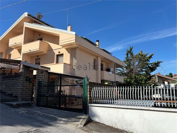 casa indipendente in vendita a Montesilvano