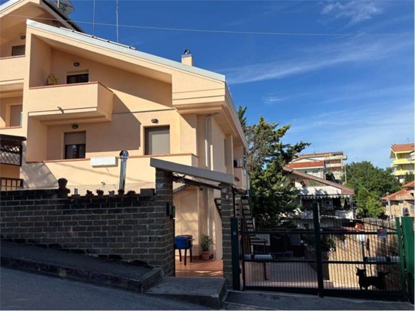 casa indipendente in vendita a Montesilvano