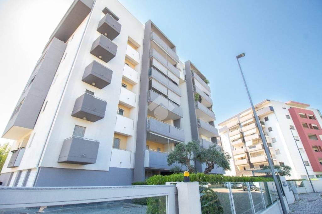 appartamento in vendita a Montesilvano in zona Villa Carmine