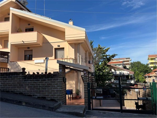 casa indipendente in vendita a Montesilvano