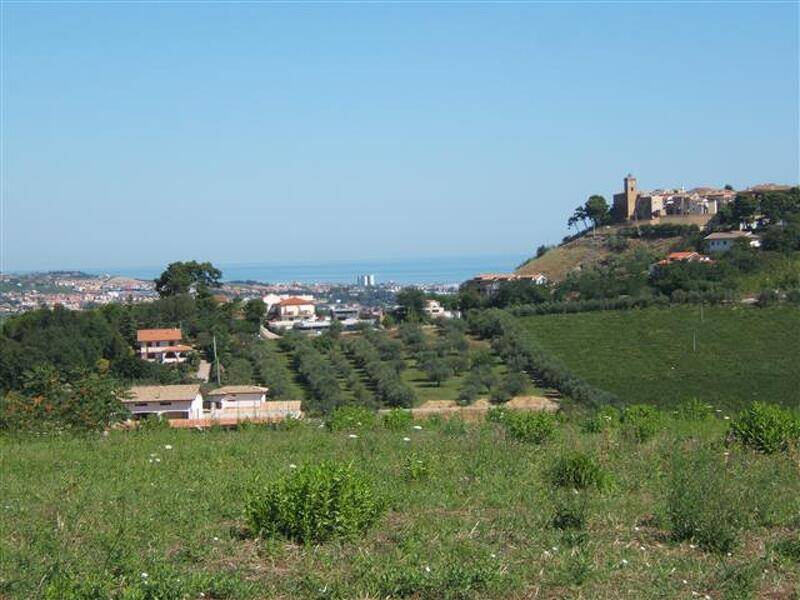 terreno edificabile in vendita a Montesilvano in zona Montesilvano Colle