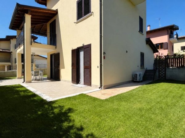 casa indipendente in vendita a Montesilvano in zona Montesilvano Colle