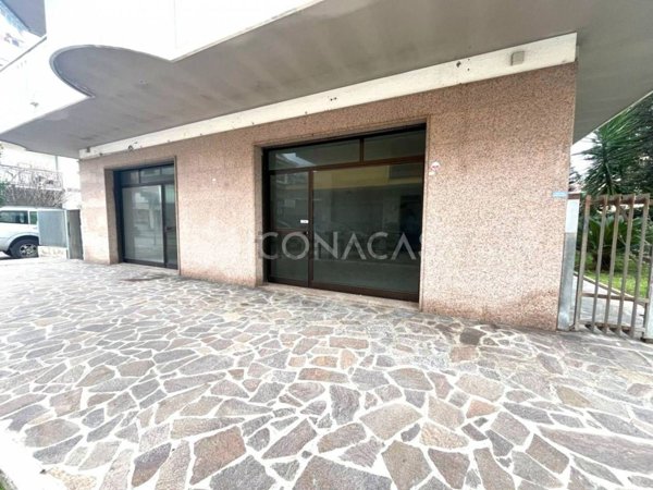 locale commerciale in vendita a Montesilvano in zona Montesilvano Marina